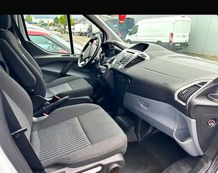 Белый Форд Custom, объемом двигателя 2 л и пробегом 208 тыс. км за 16480 $, фото 2 на Automoto.ua