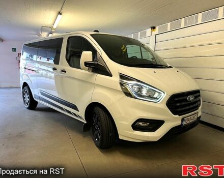 Белый Форд Custom, объемом двигателя 2 л и пробегом 140 тыс. км за 20000 $, фото 2 на Automoto.ua