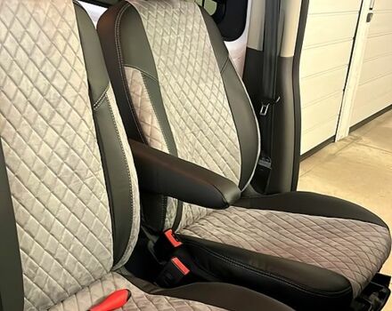 Белый Форд Custom, объемом двигателя 2 л и пробегом 140 тыс. км за 20000 $, фото 1 на Automoto.ua