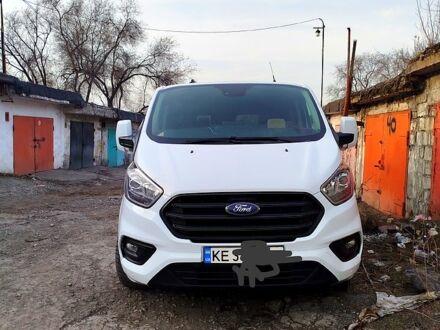 Белый Форд Custom, объемом двигателя 2 л и пробегом 240 тыс. км за 21000 $, фото 1 на Automoto.ua