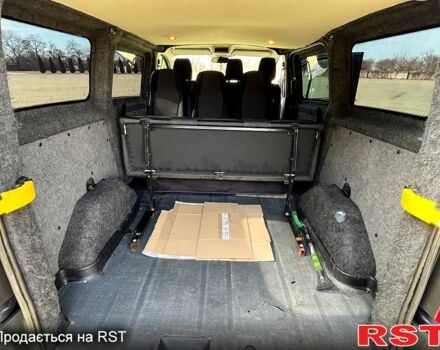 Сірий Форд Custom, об'ємом двигуна 2.2 л та пробігом 254 тис. км за 11600 $, фото 9 на Automoto.ua