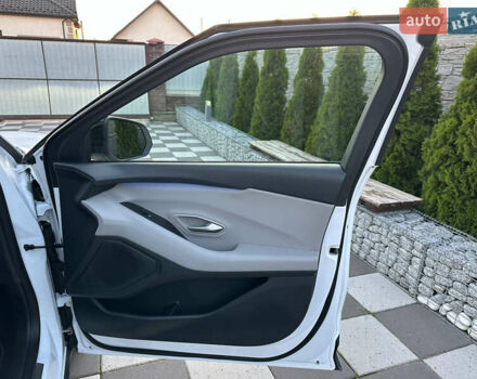 Белый Форд Explorer EV, объемом двигателя 0 л и пробегом 5 тыс. км за 38000 $, фото 58 на Automoto.ua