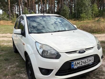 Білий Форд Figo, об'ємом двигуна 1.6 л та пробігом 209 тис. км за 6000 $, фото 1 на Automoto.ua