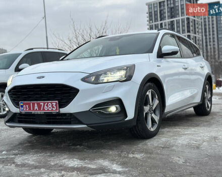 Белый Форд Focus Active, объемом двигателя 1.5 л и пробегом 165 тыс. км за 15200 $, фото 3 на Automoto.ua