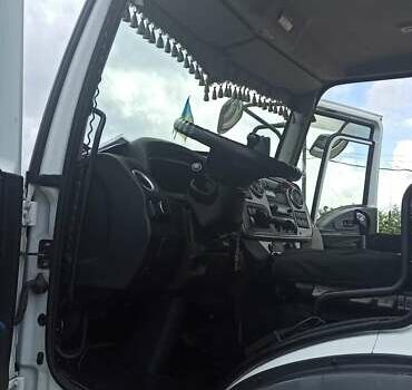 Белый Форд Trucks, объемом двигателя 8.97 л и пробегом 230 тыс. км за 81222 $, фото 2 на Automoto.ua