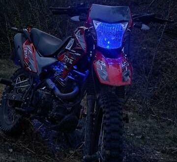 Форте Cross 250 2023 в Мукачеве на Automoto.ua Красный Форте Cross 250, объемом двигателя 0.22 л и пробегом 1 тыс. км за 1350 $, фото 1 на Automoto.ua