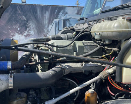 Білий Фредлайнер Колумбіа, об'ємом двигуна 12.7 л та пробігом 9 тис. км за 10500 $, фото 3 на Automoto.ua