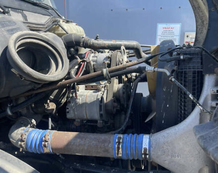 Білий Фредлайнер Колумбіа, об'ємом двигуна 12.7 л та пробігом 9 тис. км за 10500 $, фото 4 на Automoto.ua