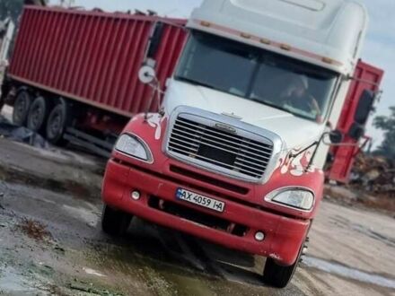 Красный Фредлайнер Колумбиа, объемом двигателя 12.7 л и пробегом 700 тыс. км за 9000 $, фото 1 на Automoto.ua