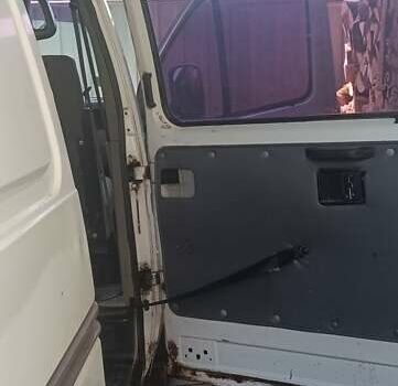 Белый ГАЗ 2217 Баргузин, объемом двигателя 2.3 л и пробегом 358 тыс. км за 1600 $, фото 2 на Automoto.ua