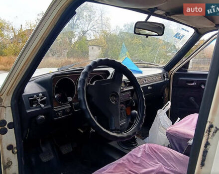 Белый ГАЗ 24-10 Волга, объемом двигателя 2.45 л и пробегом 100 тыс. км за 950 $, фото 4 на Automoto.ua