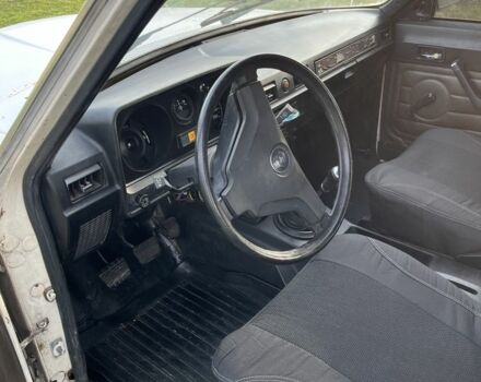 Белый ГАЗ 24-10 Волга, объемом двигателя 2.5 л и пробегом 30 тыс. км за 477 $, фото 3 на Automoto.ua