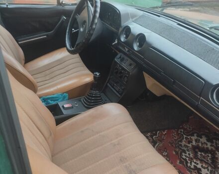 Зеленый ГАЗ 24, объемом двигателя 2.4 л и пробегом 200 тыс. км за 1200 $, фото 3 на Automoto.ua