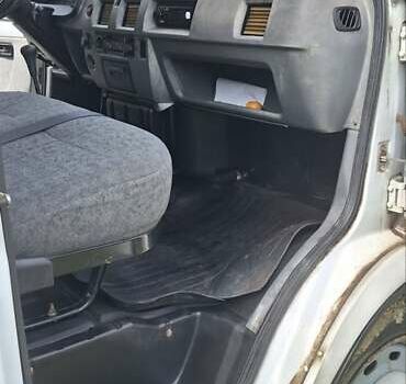 Белый ГАЗ 2752 Соболь, объемом двигателя 2.3 л и пробегом 88 тыс. км за 2300 $, фото 5 на Automoto.ua