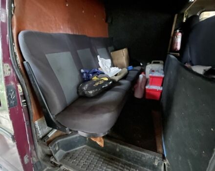 ГАЗ 2752 Соболь 2003 в Славянске на Automoto.ua Красный ГАЗ 2752 Соболь, объемом двигателя 2.3 л и пробегом 150 тыс. км за 1500 $, фото 4 на Automoto.ua