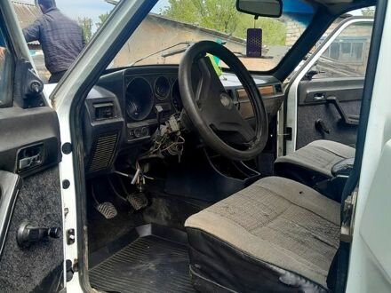 ГАЗ 31029 Волга 1993 у Дніпро (Дніпропетровську) на Automoto.ua Білий ГАЗ 31029 Волга, об'ємом двигуна 2.4 л та пробігом 100 тис. км за 600 $, фото 1 на Automoto.ua