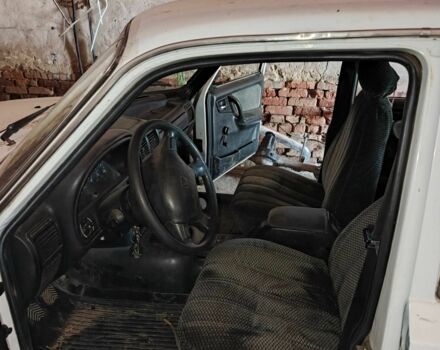 Белый ГАЗ 3110 Волга, объемом двигателя 2.4 л и пробегом 440 тыс. км за 715 $, фото 2 на Automoto.ua