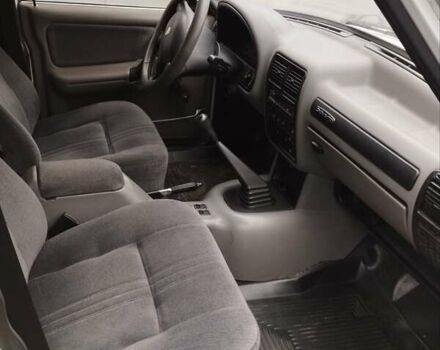 Белый ГАЗ 3110 Волга, объемом двигателя 2.4 л и пробегом 43 тыс. км за 2000 $, фото 3 на Automoto.ua