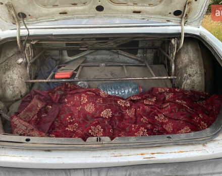 Белый ГАЗ 3110 Волга, объемом двигателя 2.5 л и пробегом 200 тыс. км за 999 $, фото 5 на Automoto.ua