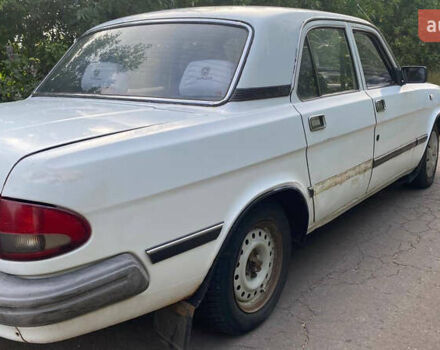 Белый ГАЗ 3110 Волга, объемом двигателя 2.5 л и пробегом 200 тыс. км за 999 $, фото 1 на Automoto.ua