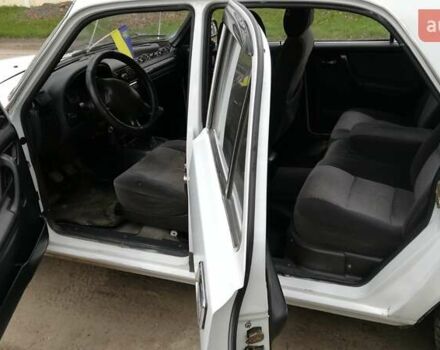 Белый ГАЗ 3110 Волга, объемом двигателя 2.4 л и пробегом 224 тыс. км за 2300 $, фото 7 на Automoto.ua