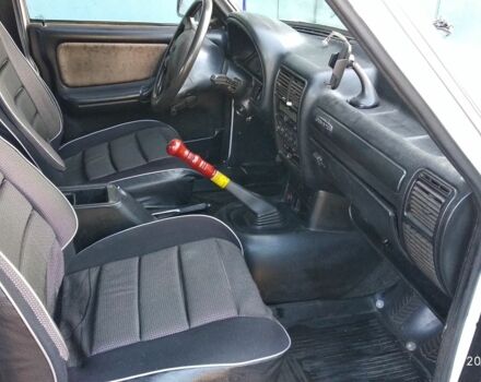 Белый ГАЗ 3110 Волга, объемом двигателя 2.4 л и пробегом 170 тыс. км за 713 $, фото 6 на Automoto.ua