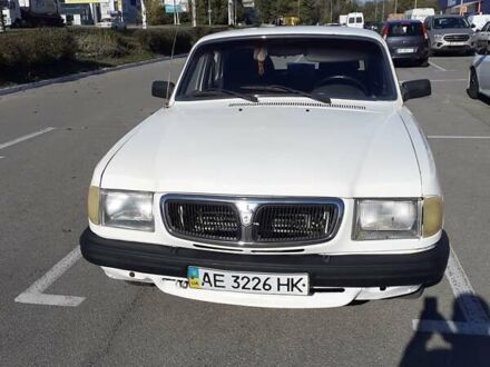 ГАЗ 3110 Волга 1998 у Дніпро (Дніпропетровську) на Automoto.ua Білий ГАЗ 3110 Волга, об'ємом двигуна 2.4 л та пробігом 300 тис. км за 1050 $, фото 1 на Automoto.ua