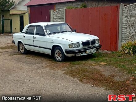 Белый ГАЗ 3110 Волга, объемом двигателя 2.5 л и пробегом 150 тыс. км за 1200 $, фото 1 на Automoto.ua
