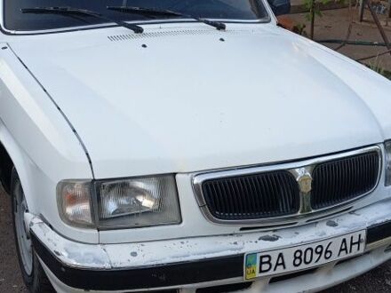 Белый ГАЗ 3110 Волга, объемом двигателя 2.4 л и пробегом 300 тыс. км за 418 $, фото 1 на Automoto.ua