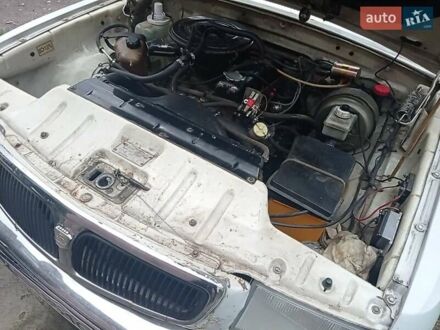 ГАЗ 3110 Волга 2002 у Житомирі на Automoto.ua Білий ГАЗ 3110 Волга, об'ємом двигуна 2.45 л та пробігом 150 тис. км за 1500 $, фото 1 на Automoto.ua
