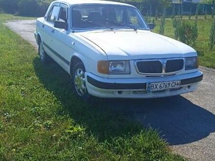 ГАЗ 3110 Волга 2003 у Каменце-Подольском на Automoto.ua Білий ГАЗ 3110 Волга, об'ємом двигуна 2.45 л та пробігом 179 тис. км за 1100 $, фото 1 на Automoto.ua