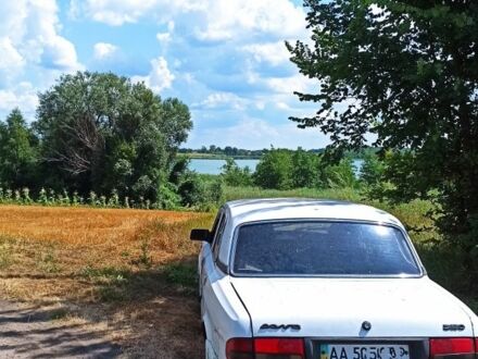 Белый ГАЗ 3110 Волга, объемом двигателя 2 л и пробегом 298 тыс. км за 1000 $, фото 1 на Automoto.ua