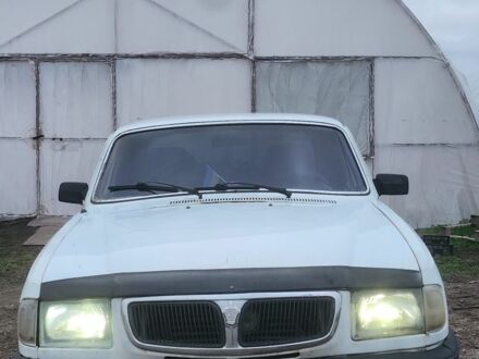 Белый ГАЗ 3110 Волга, объемом двигателя 2.4 л и пробегом 230 тыс. км за 999 $, фото 1 на Automoto.ua