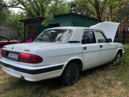 Белый ГАЗ 3110 Волга, объемом двигателя 2.4 л и пробегом 370 тыс. км за 700 $, фото 1 на Automoto.ua