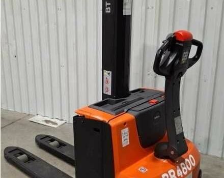 ГАЗ 3110 Волга, об'ємом двигуна 2.45 л та пробігом 0 тис. км за 8041 $, фото 2 на Automoto.ua