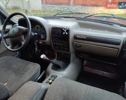 Зелений ГАЗ 3110 Волга, об'ємом двигуна 2.4 л та пробігом 200 тис. км за 950 $, фото 4 на Automoto.ua