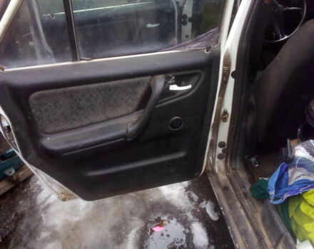 Білий ГАЗ 31105 Волга, об'ємом двигуна 2.4 л та пробігом 111 тис. км за 700 $, фото 6 на Automoto.ua