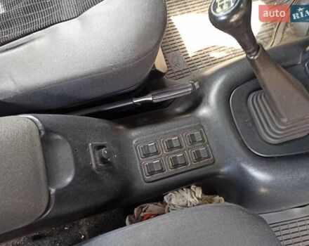 Черный ГАЗ 31105 Волга, объемом двигателя 2.43 л и пробегом 243 тыс. км за 1067 $, фото 7 на Automoto.ua