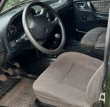 Черный ГАЗ 31105 Волга, объемом двигателя 2.3 л и пробегом 200 тыс. км за 2100 $, фото 10 на Automoto.ua