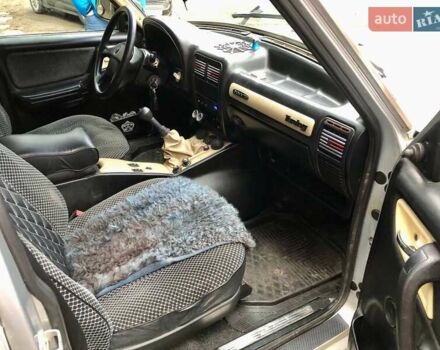 Серый ГАЗ 31105 Волга, объемом двигателя 2.5 л и пробегом 125 тыс. км за 1700 $, фото 7 на Automoto.ua