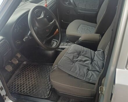 Серый ГАЗ 31105 Волга, объемом двигателя 2.3 л и пробегом 108 тыс. км за 2000 $, фото 5 на Automoto.ua