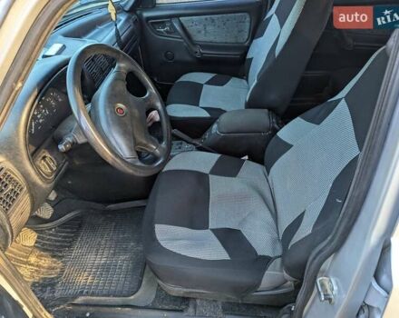 Серый ГАЗ 31105 Волга, объемом двигателя 2.43 л и пробегом 98 тыс. км за 1900 $, фото 6 на Automoto.ua