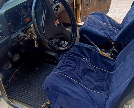 Белый ГАЗ Волга, объемом двигателя 2.4 л и пробегом 150 тыс. км за 600 $, фото 4 на Automoto.ua
