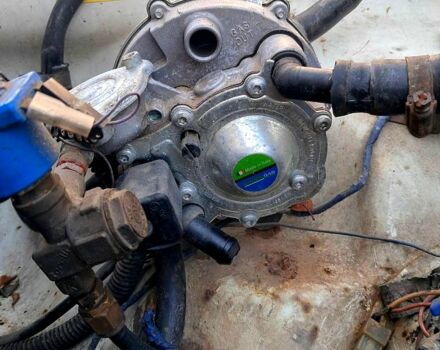 Белый ГАЗ Волга, объемом двигателя 2.4 л и пробегом 150 тыс. км за 250 $, фото 2 на Automoto.ua