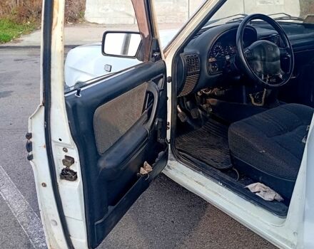 Белый ГАЗ Волга, объемом двигателя 2 л и пробегом 150 тыс. км за 1000 $, фото 4 на Automoto.ua