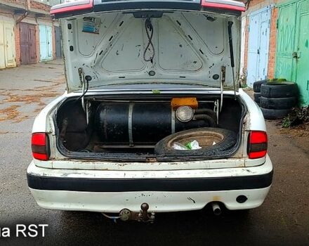 Білий ГАЗ Волга, об'ємом двигуна 2.3 л та пробігом 200 тис. км за 1000 $, фото 4 на Automoto.ua