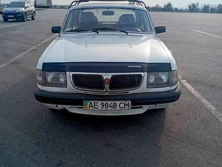 Белый ГАЗ Волга, объемом двигателя 2 л и пробегом 150 тыс. км за 1000 $, фото 1 на Automoto.ua