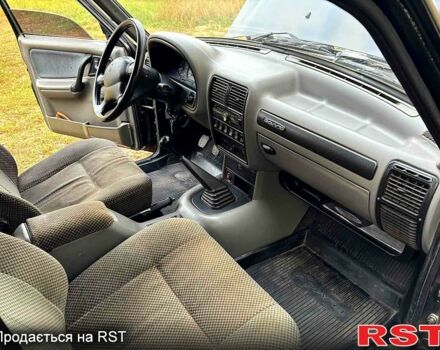 Черный ГАЗ Волга, объемом двигателя 2.5 л и пробегом 164 тыс. км за 1200 $, фото 3 на Automoto.ua