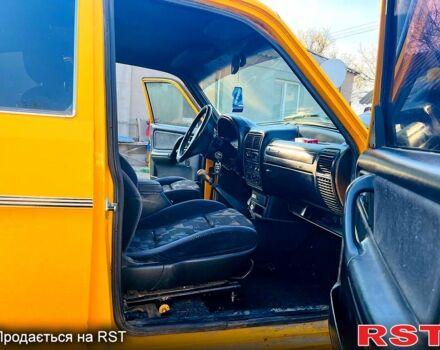 Желтый ГАЗ Волга, объемом двигателя 2.3 л и пробегом 258 тыс. км за 770 $, фото 3 на Automoto.ua