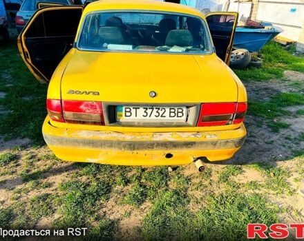 Желтый ГАЗ Волга, объемом двигателя 2.3 л и пробегом 258 тыс. км за 770 $, фото 4 на Automoto.ua